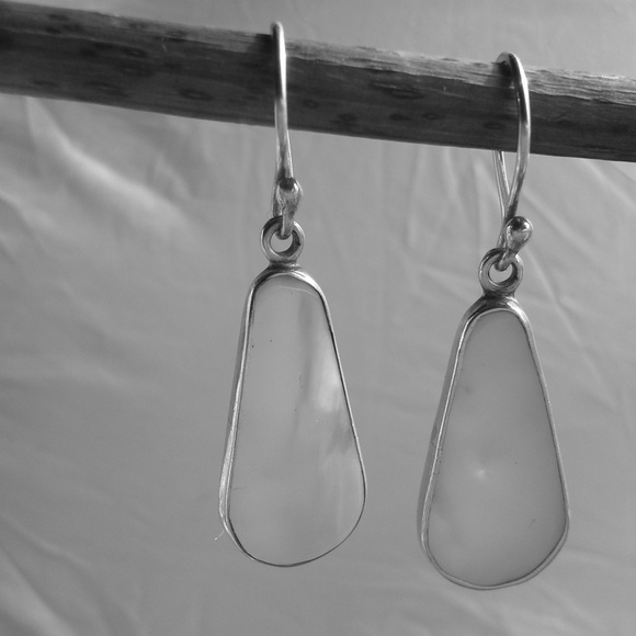 Beautiful Mother of Pearl earrings/Sterling silver - Picture 4 of 4